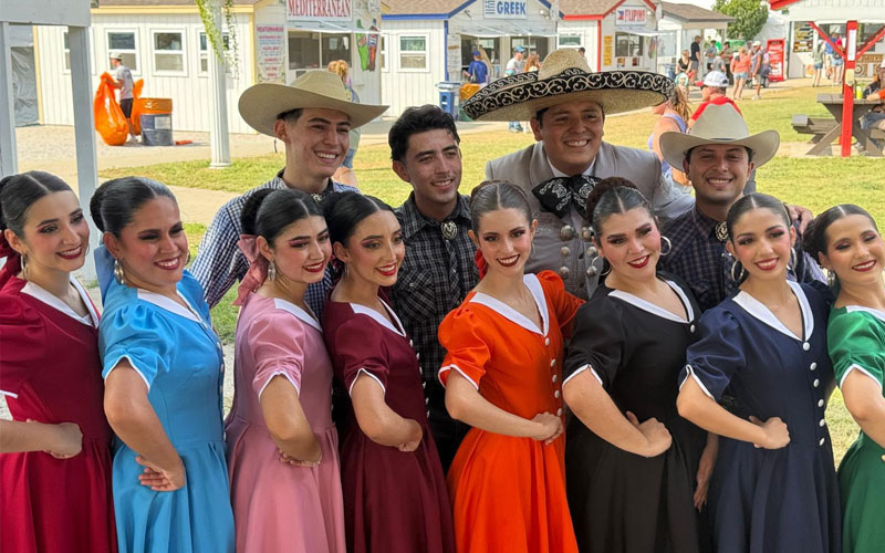 Tradición Mestiza lleva el Sonora bronco a escenarios de Illinois y conquista al público
