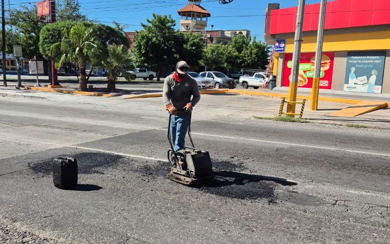  Intensifican trabajos de bacheo en varios sectores de Hermosillo