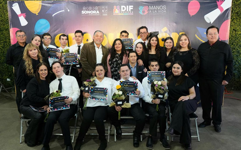 Jóvenes del centro “Manos a la Vida” celebran su graduación e ingresan al ámbito laboral