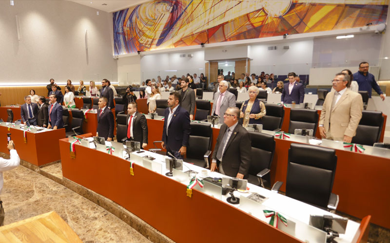 Diputados fijan posturas sobre el Quinto Informe y turnan iniciativas a comisiones