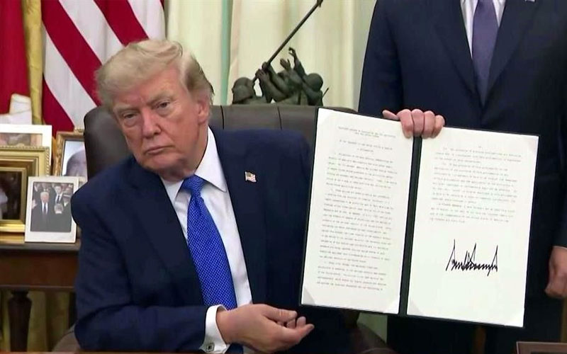 Trump firma decreto para reforzar medidas contra el “turismo de nacimiento”
