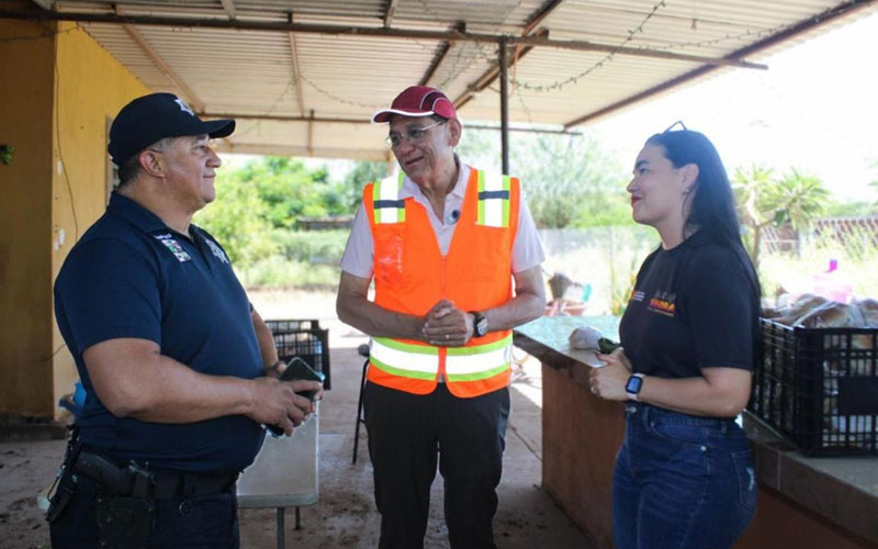 Llevan ayuda a familias afectadas por “Polo” en Empalme