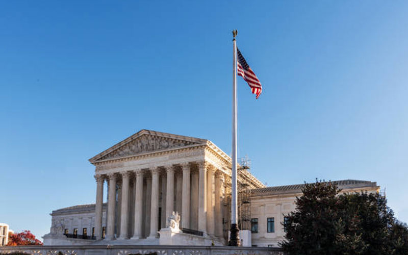 Suprema Corte de EU frena intento de Trump para limitar ciudadanía por nacimiento