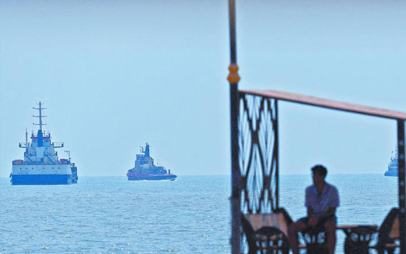 Suspenden carga de petróleo en puerto saudita de Yanbu tras ataques hutíes