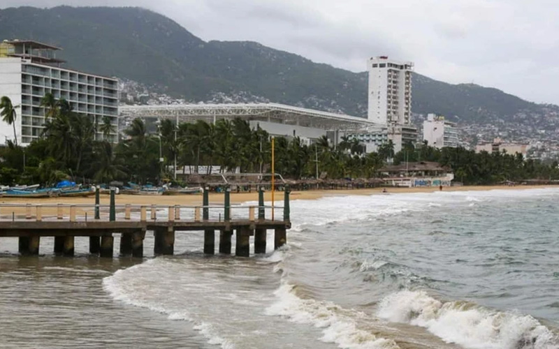 Huracán Polo se degrada a categoría 4 y mantiene lluvias intensas frente a costas del Pacífico