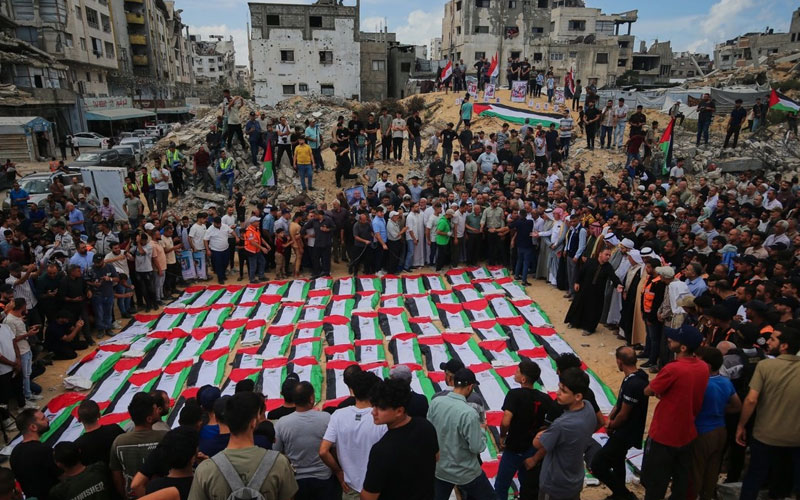  Funeral en Gaza por 105 víctimas de bombardeo israelí recuperadas de los escombros