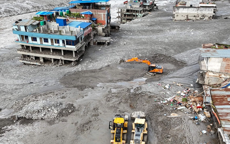 Aumenta a 362 la cifra de muertos por inundaciones y deslaves en Nepal y Tíbet