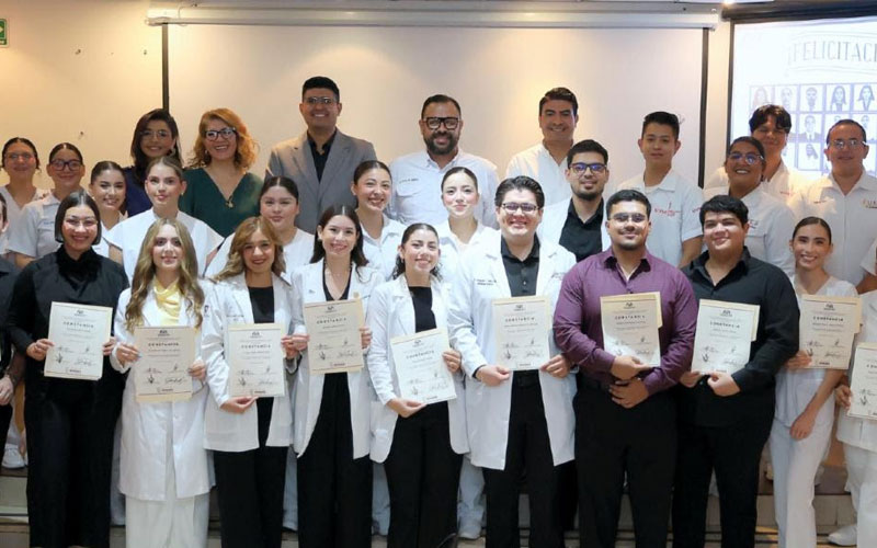 Concluyen servicio social 26 estudiantes en el Centro Médico del Isssteson