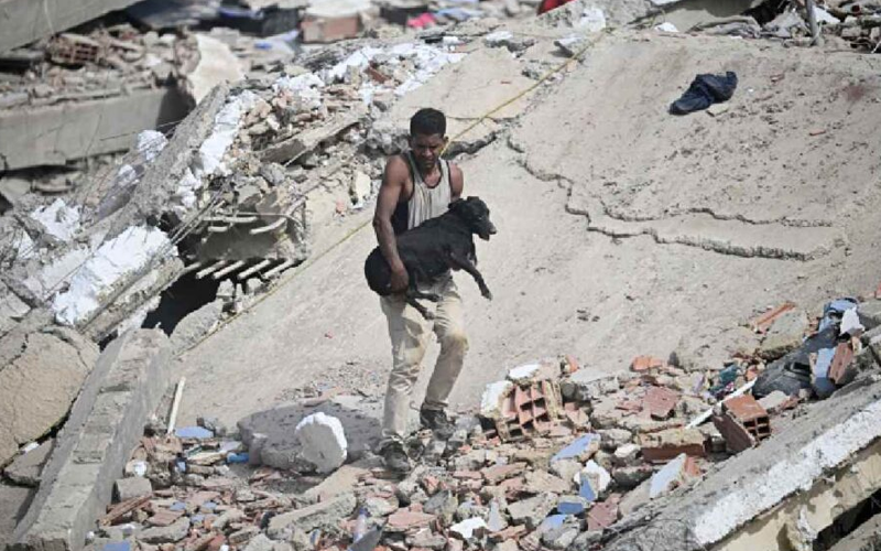 Sube a mil 430 la cifra de muertos por terremotos en Venezuela; continúan labores de rescate