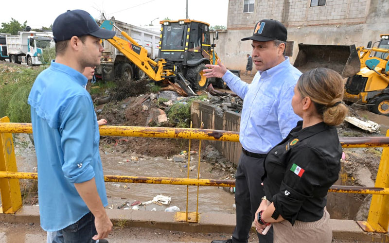 Antonio Astiazarán supervisa limpieza de canales ante lluvias por huracán “Polo”