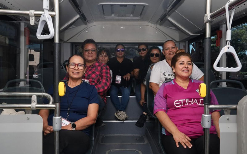 Capacitan a 65 mujeres para operar autobuses eléctricos en Hermosillo