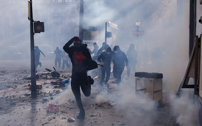 Francia anuncia toques de queda tras protestas y saqueos; miles de negocios resultaron afectados