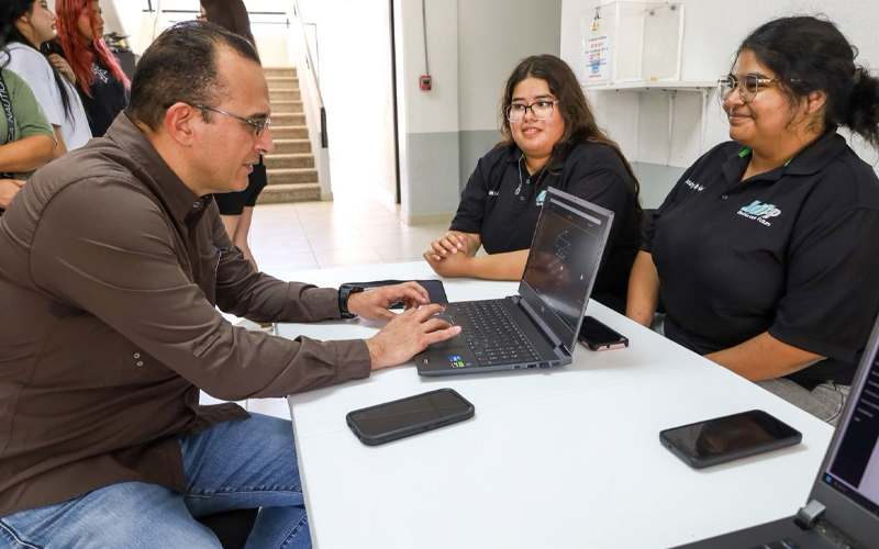 Estudiantes de UTPP desarrollan aplicaciones y videojuegos para fortalecer su formación tecnológica