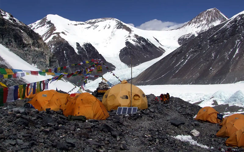Campamento base del Everest contribuye al deshielo de 2 mil 500 toneladas de hielo al año