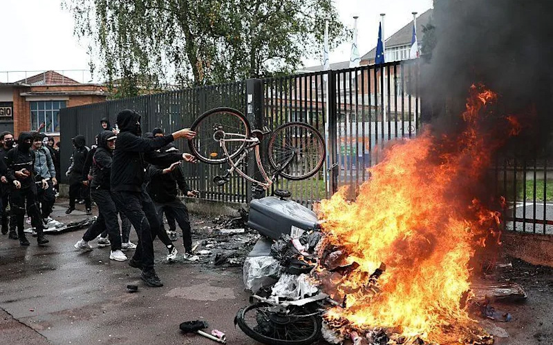 Detienen a 107 personas tras protestas violentas por educación en Bélgica