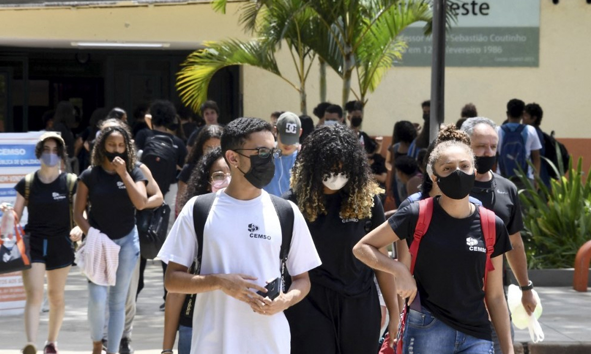 Jóvenes brasileños se inclinan hacia la derecha de cara a las elecciones presidenciales