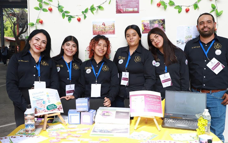 Estudiantes normalistas presentan 26 proyectos científicos en feria regional en Sonora