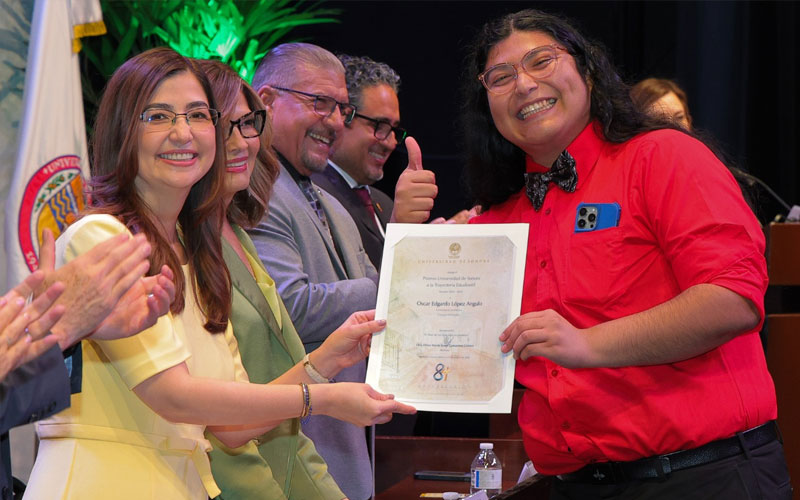 En su 84 aniversario Unison reconoce excelencia académica de 83 estudiantes distinguidos