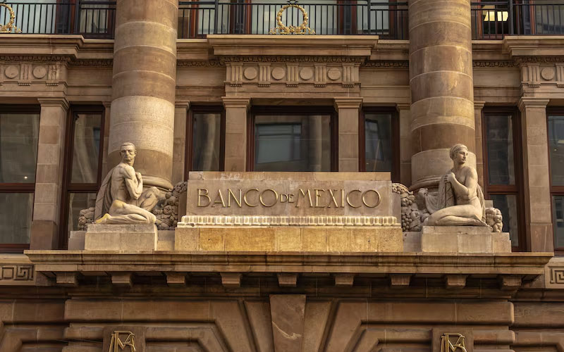 Banco de México mantiene tasa de interés en 6.5% y retrasa meta de inflación