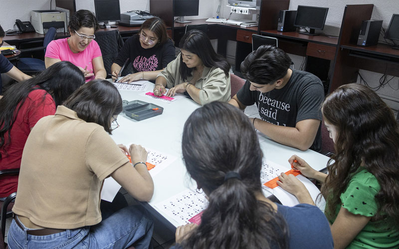 Participan estudiantes en Taller de Lectoescritura Braille en CAIDIV Unison