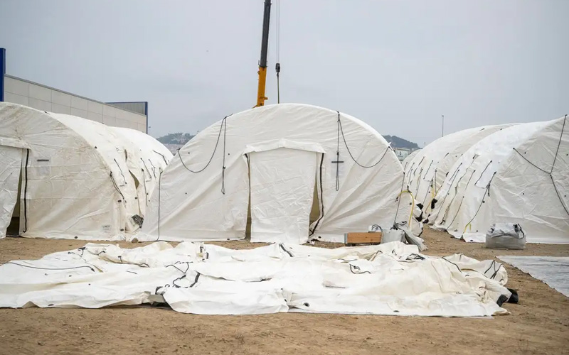 Más de 2 mil migrantes regresan a asentamientos en playas de Ceuta por saturación de albergue