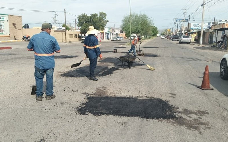 Realizan trabajos de bacheo en nueve colonias y vialidades de Hermosillo