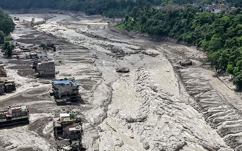 Inundaciones dejan al menos 98 muertos y cientos de desaparecidos entre Nepal y China