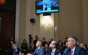 Funcionarios migratorios comparecen ante Congreso por muerte de manifestantes en Mineápolis