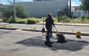 Mantiene Hermosillo programa intensivo de bacheo en distintos sectores