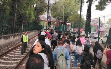 Falla el recién renovado Tren Ligero, a escasos 10 días del inicio del Mundial