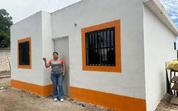 Entregan obras de vivienda para familias de Etchojoa