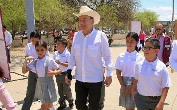 Gobierno de Sonora anuncia distribución de más de 400 mil uniformes para ciclo 2026-2027