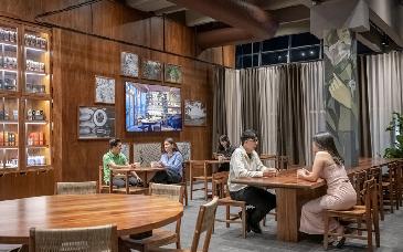Starbucks abre una cafetería pensada para impulsar a mujeres más allá del café