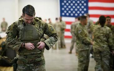 Trump propone enorme aumento en presupuesto para defensa y recorte a otros programas federales