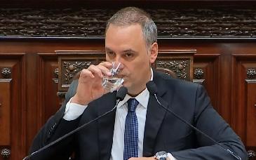 Escándalo por presunto enriquecimiento ilícito de Adorni divide al oficialismo argentino