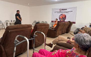 Refuerzan orientación y apoyo a personas adultas mayores a través del ISAAM