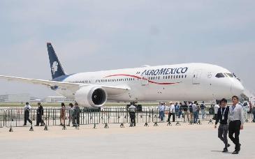 Sobrecargos emplazan a huelga en Aeroméxico para el 1 de junio