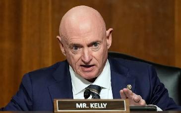Pentágono investiga al senador Mark Kelly por exhorto a militares