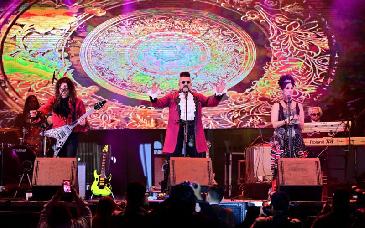 FAOT conquista su quinta noche con ópera y rock en español en Álamos