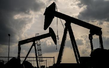 Petróleo cae por debajo de 100 dólares tras tregua temporal en conflicto con Irán