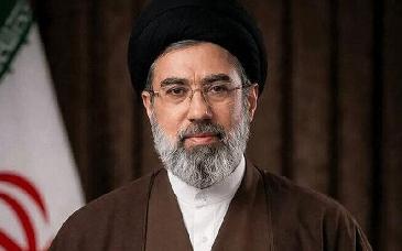 Líder de Irán, el hijo del ayatollah Ali Jamenei; persiste la línea dura