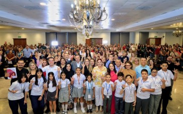Presentan guía para enseñar lectura y escritura a estudiantes sordos