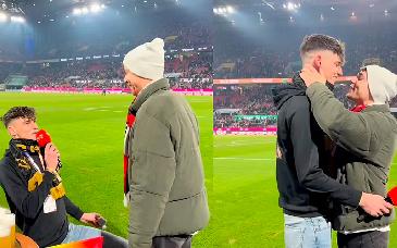 Árbitro alemán es agredido tras pedir matrimonio durante partido de la Bundesliga