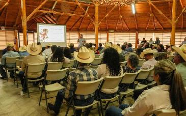 Implementan capacitaciones en Sonora para prevenir riesgos del gusano barrenador