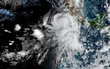 Huracán Rachel se intensifica a categoría 2 frente a costas del Pacífico
