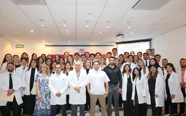 Concluyen 42 estudiantes de Medicina su internado en el Hospital Chávez del Isssteson