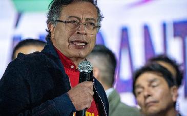 Petro destaca reducción de pobreza como principal logro de su gobierno en Colombia