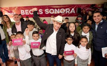 Durazo impulsa apoyos educativos que alivian gasto familiar en Sonora