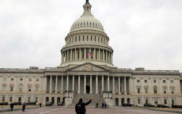 Demócratas de EU impulsan ley para evitar guerra contra México