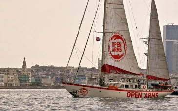 Velero con siete toneladas de ayuda humanitaria arriba a Cuba en medio de crisis